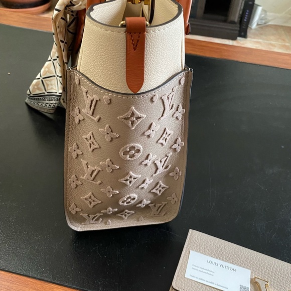 Louis Vuitton Monogram Tuffetage OMS MM and Taurillon Leather Capucines Wallet. - Picture 2 of 5